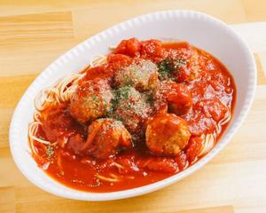 自家製ミートボールのトマトソースパスタ