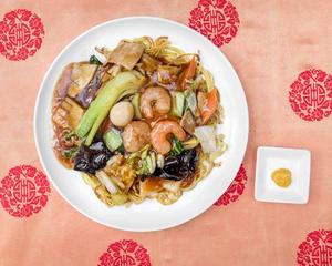 五目あんかけ焼そば Steamed Fried Noodles with Gomoku Ankake Sauce