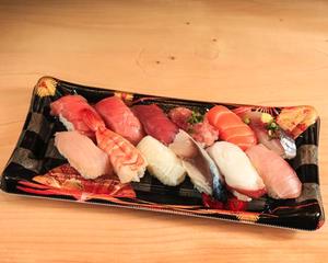 生本まぐろ4貫入り12貫セット 12 Piece Set with 4 Pieces of Raw Bluefin Tuna
