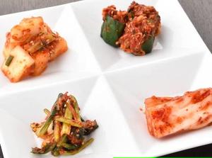 キムチの盛り合わせ assorted kimchi 