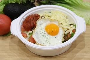 目玉焼きタコライス fry egg taco rice