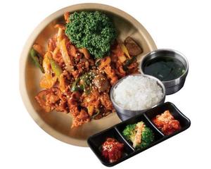 辛豚肉炒め定食(おかず3品、ライス、スープ付き)