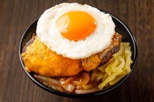 モンスターグリル モンスターロコモコ丼(チーズ×目玉)