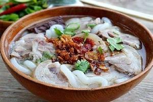 ベトナム豚肉うどん Banh canh thit heo