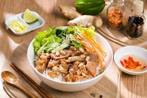 焼き肉麺 Bun thit nuong