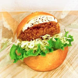 ホワイトコロッケバーガー