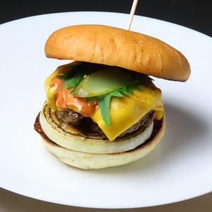 人気No.3和牛チーズバーガー(REAL WAGYU CHEESE BURGER)
