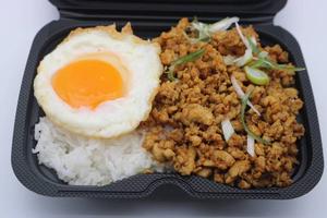 Spicy minced meat curry rice topped with fried egg目玉焼きトッピングのスパイシーメンチカレーライス