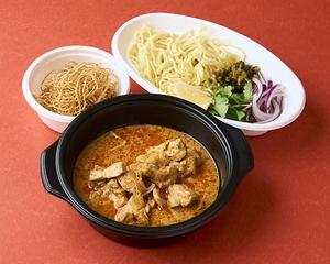 カオソイ タイのカレーラーメン Thai Coconut curry Noodle Soup