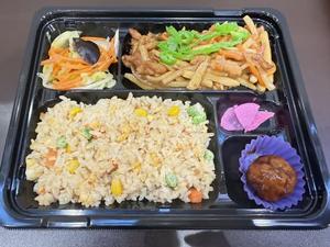 青椒肉チャーハン弁当 Green Pepper Steak Fried Rice Bento
