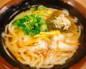 大阪名物・特製出汁のかすうどん