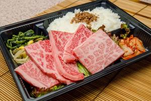 黒毛和牛上カルビ弁当