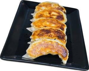 手作り豚骨餃子