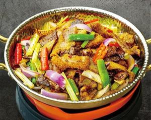 和牛ホルモンミックス鉄鍋焼き