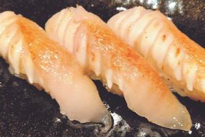 炙りエンガワ握り三貫