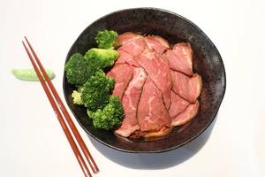 健康ブロコリーと肩ロースの赤身丼(並) Broccoli don buri