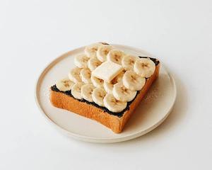 黒ごまバナナトースト BLACK SESAME BANANA TOAST