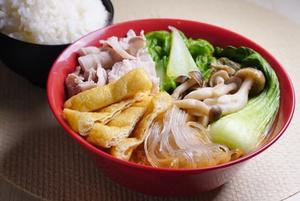 定番具材の麻辣湯+追い飯セット (典配料麻辣+加套餐) Malatang Classic Ingredients + Rice Set
