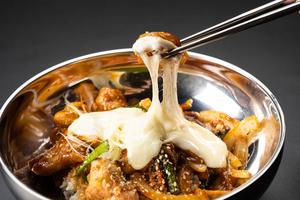 チーズダッカルビ丼
