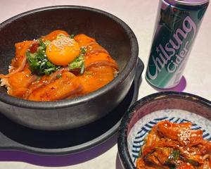 ピリ辛サーモンユッケ丼セット