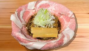 残響 (汁なし焦がし玉ねぎ背脂醤油まぜそば)