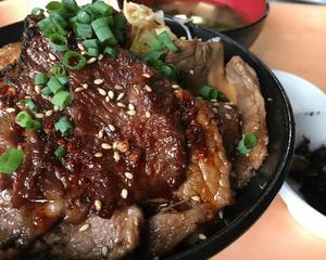 牛カルビ焼肉丼