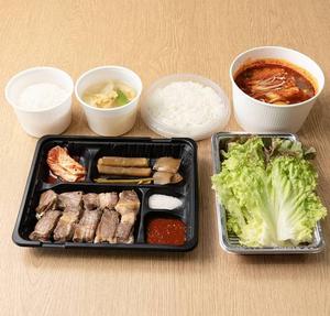 <定食セット>熟成肩ロース(チゲ付)(ランチ)Aged shoulder loin (with soup) Lunch