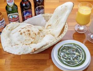 ほうれん草チキンカレーセットHorensho chicken curry Nan set