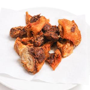 Fried pork skin 豚の皮唐揚げ