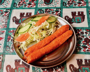 シークカバブ Seekh Kebabs(2pcs・サラダ付き)