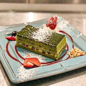抹茶と大納言あずきのケーキ