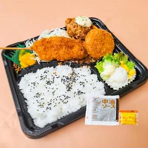 Fセット 豚玉ねぎ串カツとカニクリームコロッケと若鶏もも唐揚げ
