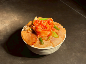 キムチすたみな丼 Kimchi Garlic Pork Rice Bowl