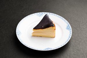 自家製バスクチーズケーキ