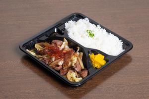黒毛和牛焼肉重 100g