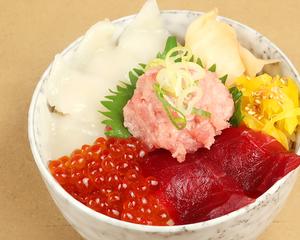職人のシャリで食べるまぐろ丼 まぐろ近衛 まぐろ・いくら・イカ丼