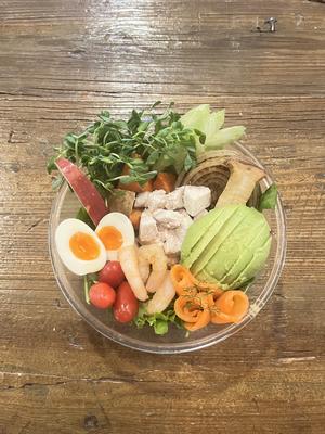 ブッダサラダ フルサイズ全のせ 2～3人用 アボカドとサーモン、グリルエビ、卵、蒸し鳥胸肉