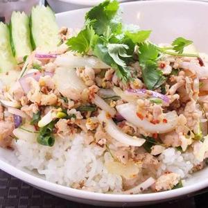 ラープ(鳥ひき肉のスパイシーサラダ)ごはん Spicy Minced Chicken Salad Rice