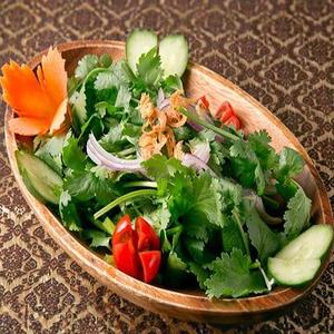 パクチーサラダ Pakuchi Salad