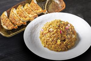 麺場 田所商店 味噌チャーハン＆焼き餃子のセット(特製味噌ダレ付き)