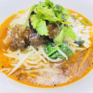四川風牛バラ刀削麺