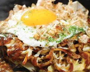 スペシャルデラックス玉【豚肉・こだわり麺・紋甲いかゲソ・ぷりぷりエビ入り・卵のせ】