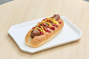 牛とろヴルストのホットドッグ(激辛旨辛なんばん)
