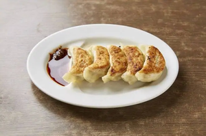 濃厚肉汁焼餃子 ～職人手巻き～Pan-Fried Gyoza Dumplings with Thick Meat Juices