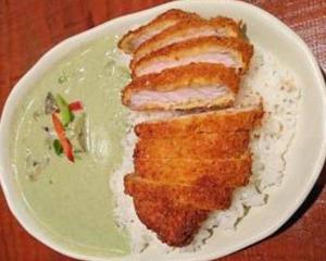 グリーンカレーカツ (Green curry Katsu)