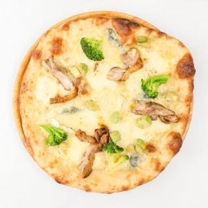 チキンとアボカドとブロッコリー Chicken, Avocado and Broccoli pizza