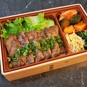黒毛和牛上カルビ弁当 ～ネギ塩味ガーリック風味～