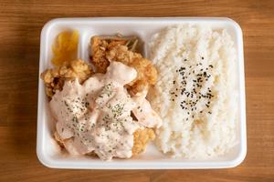 ごろごろ玉子のチキン南蛮弁当