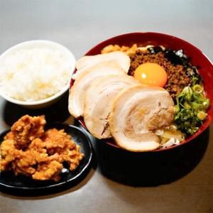 チャーシュー4枚のせ台湾まぜそば カラアゲ3個ごはん150gセット