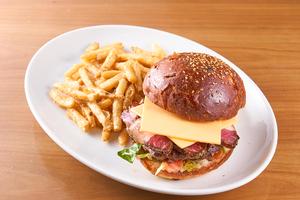 自家製スモークベーコンチーズバーガー